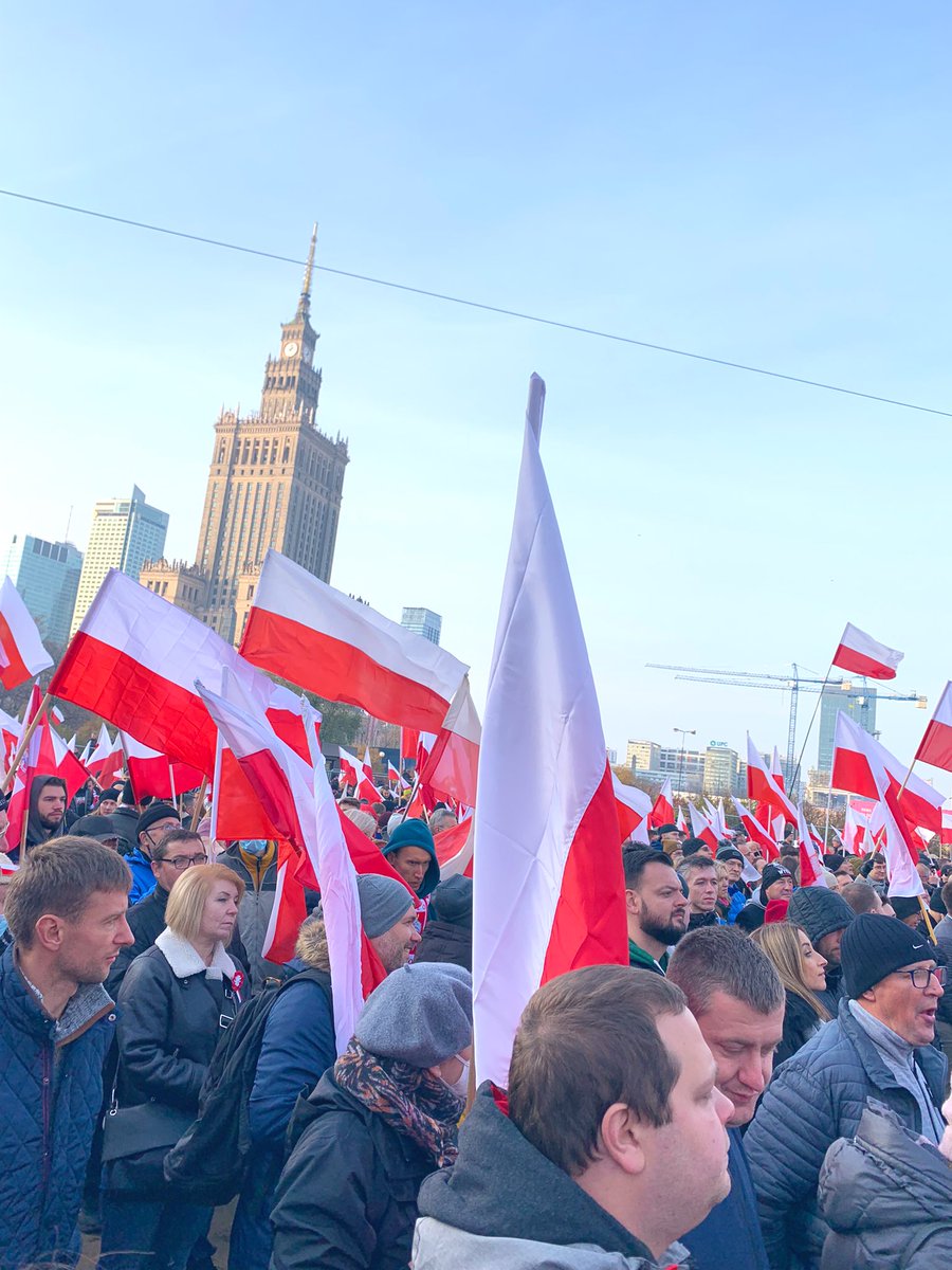 Happy independence day, Poland!🇵🇱🇵🇱🇵🇱 #11november #independence #independenceday #warsaw  #anniversary