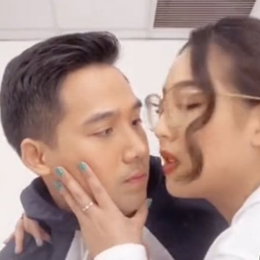 MC4Stark_'s tweet photo. Rumupok ba ako? Sinungaling ako kung sabihin kong hindi! DUHHHH HAHAHAHA

Hay nako RitKen walangya ang gagaling niyo talaga! 😤 

Exhibit ng malakas damage na moments for me: https://t.co/5rFTOTACsx