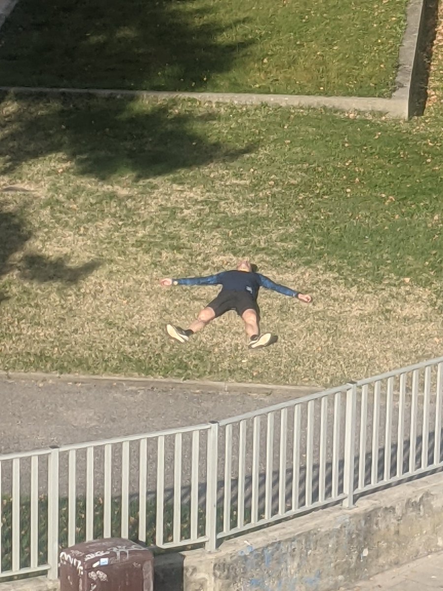 AbyfallL's tweet photo. Nan les Grenoblois ne souffrent pas de dépression hivernale à cause du manque de soleil c'est faux https://t.co/DEo6mL2ixw