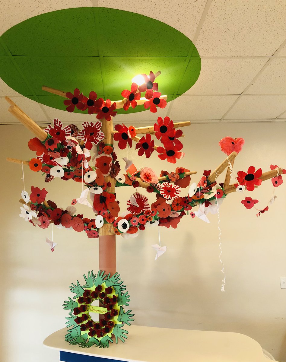 Incredible work from our learners and staff. A striking ‘peace tree’ as part of our Sustainability Development Goals.
#remberanceday #peace #bahamas 🕊🇧🇸