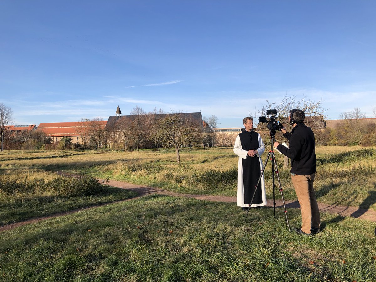 Strack_C's tweet photo. Was man halt so macht an einem 11.11….
Dreh im Zisterzienserinnenkloster #Helfta in SachsenAnhalt. Ein wunderbarer Ort, auch an diesem Tag. #madeinsilence https://t.co/GIVtKqQmCU
