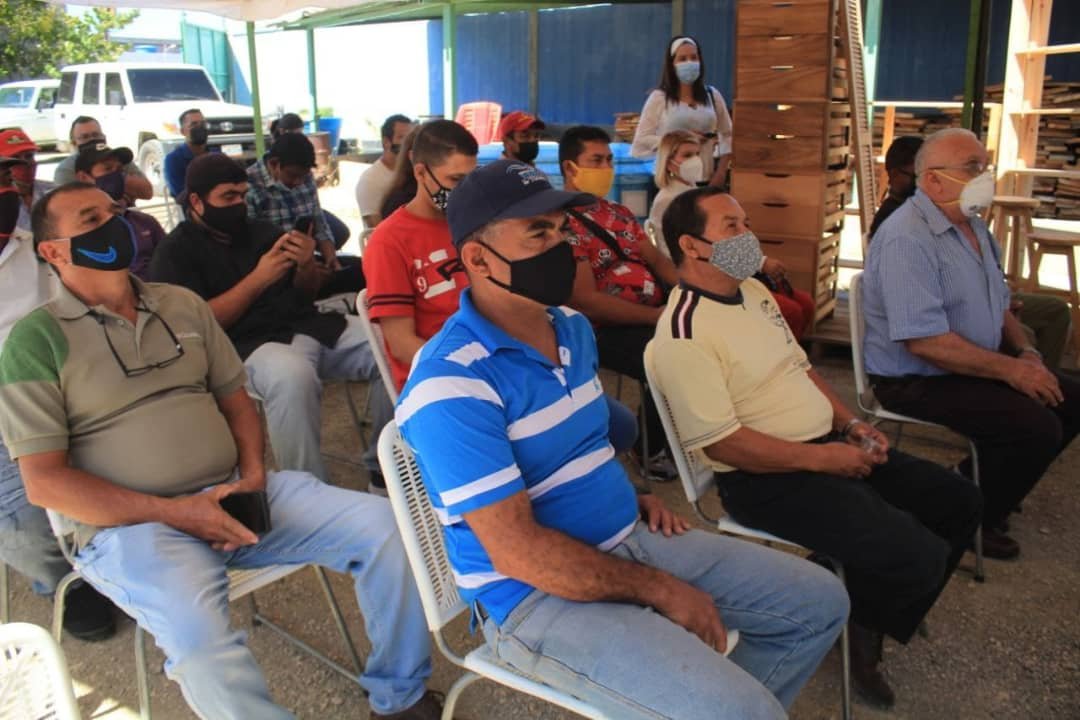 waltherchacon's tweet photo. #MotorForestalActivo | ¡#Sucre gracias por la confianza! Ya 14 productores, aserraderos y carpinteros cuentan con la adecuación de sus #IndustriasForestales en la región. Seguiremos trabajando para juntos impulsar el #MotorForestal. #11Noviembre #VenezuelaMusical https://t.co/K8YGWqtSte