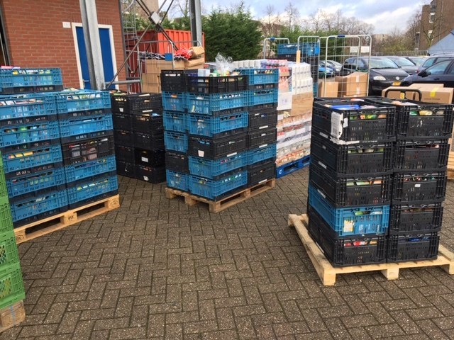 Nog één week om te doneren voor de kerstinzamelingsactie en nóg meer mensen een fijne kerst te bezorgen!
Wij zijn onwijs blij met alle producten die we al hebben mogen ontvangen. Kom jij ook nog bij ons langs om spullen te brengen?

brandweer.nl/nieuws/kerstac…