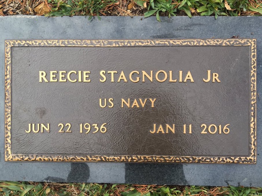 ReecieStagnolia's tweet photo. #VeteransDay2021 Remembering &amp; missing my favorite Veteran 🇺🇸❤️⚓️ #ProudAmerican THANK YOU to all Veterans for your service. Home of the Free because of the Brave. One Nation under God https://t.co/KFsoAcLNET