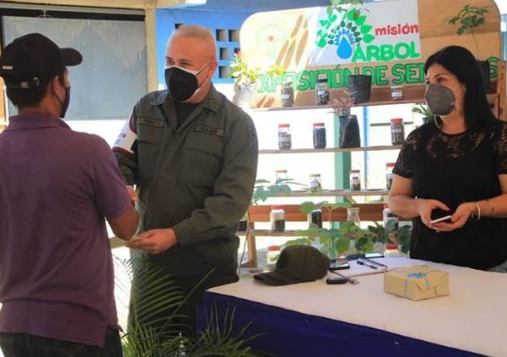 waltherchacon's tweet photo. #MotorForestalActivo | ¡#Sucre gracias por la confianza! Ya 14 productores, aserraderos y carpinteros cuentan con la adecuación de sus #IndustriasForestales en la región. Seguiremos trabajando para juntos impulsar el #MotorForestal. #11Noviembre #VenezuelaMusical https://t.co/K8YGWqtSte