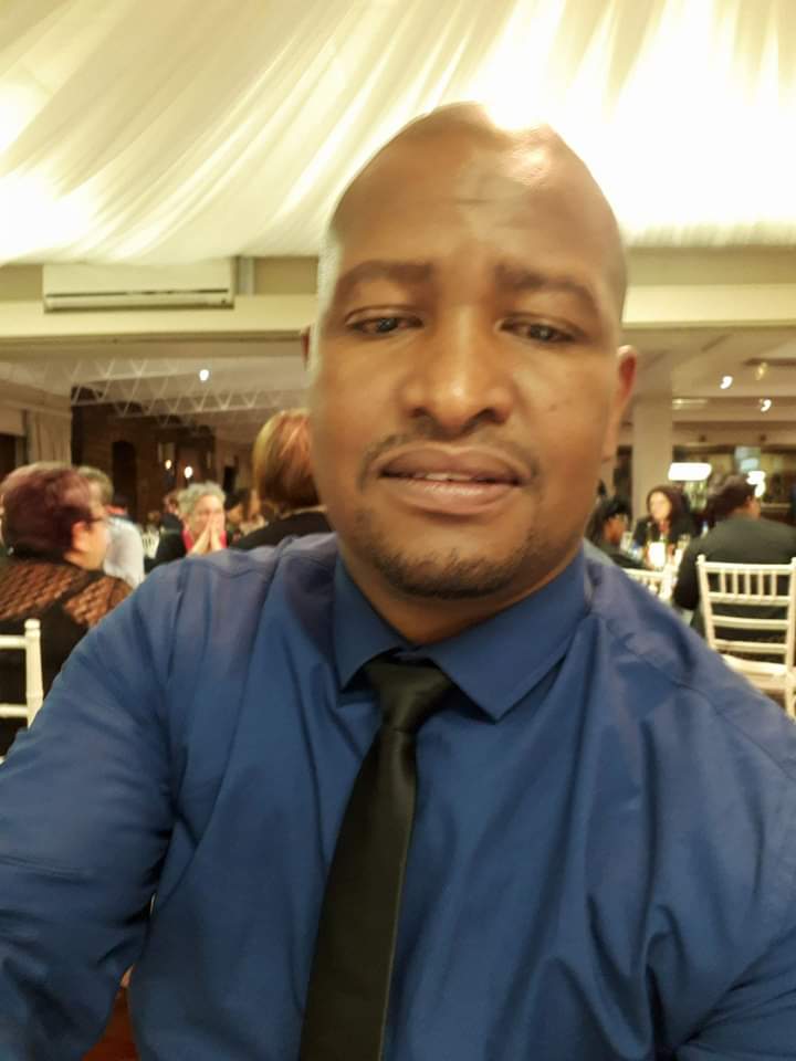 Exposcience's tweet photo. #DiscoverEskomExpo Eskom Expo mentor & @StDomsWelkom teacher Joseph Nkone chats to @LesediFM todat at 16h15 about working with learners & Free State learner, Mia Delport’s participation in #iFEST2 in Tunisia, where she won a gold medal! https://t.co/1o7cHGZXJg @Eskom_SA https://t.co/HzlrXlvS6m