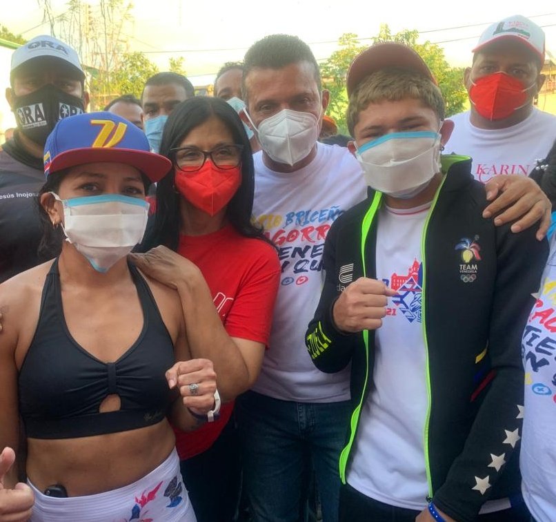 Acompañada de Eva Guzmán, campeona mundial de peso mini mosca, y Miguel Ramos, selección Venezuela, participó en el Mundial de Rusia y Mundial de Serbia.

¡Que orgullo muchachos!❤️ Sigan alzando nuestra bandera por el mundo.