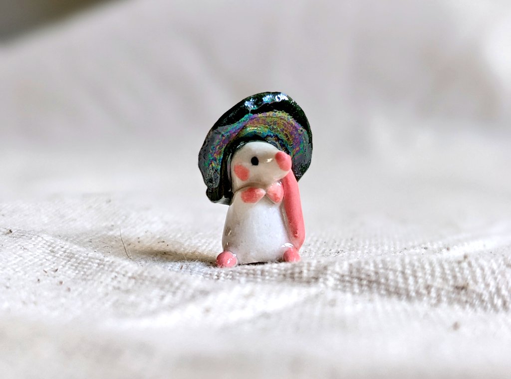 _kness's tweet photo. Tiniest witch mouse 🧙🐁 https://t.co/etBq9DjhRl