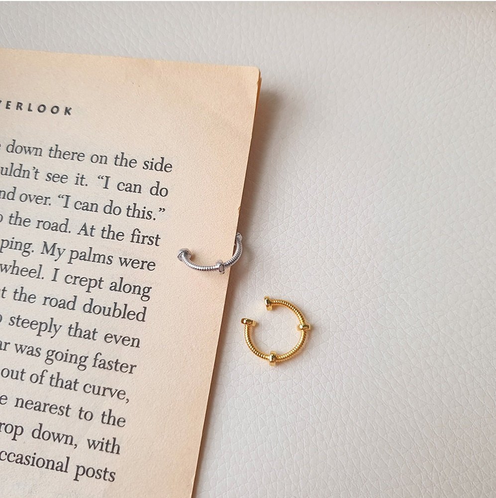 smartstore.naver.com/vaginavictory/…
위트있는 볼트 디테일의 깔끔한 이어커프 출시했습니다!