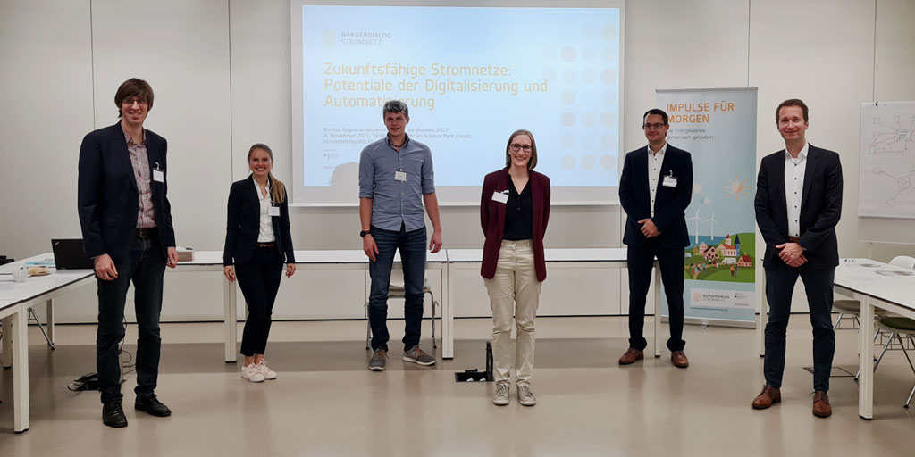 HoE_Hessen's tweet image. Beim Regionalnetzwerktreffen vom @stromnetzdialog wurden verschiedene Entwicklungen für zukunftsfähige #Stromnetze beleuchtet. Dabei hat die @h_da unser Projekt #SmartGridLAB #Hessen vorgestellt. Weitere Vorträge gab es von EAM Netz und @fraunhofer_iee. ▶️house-of-energy.org/news/39427