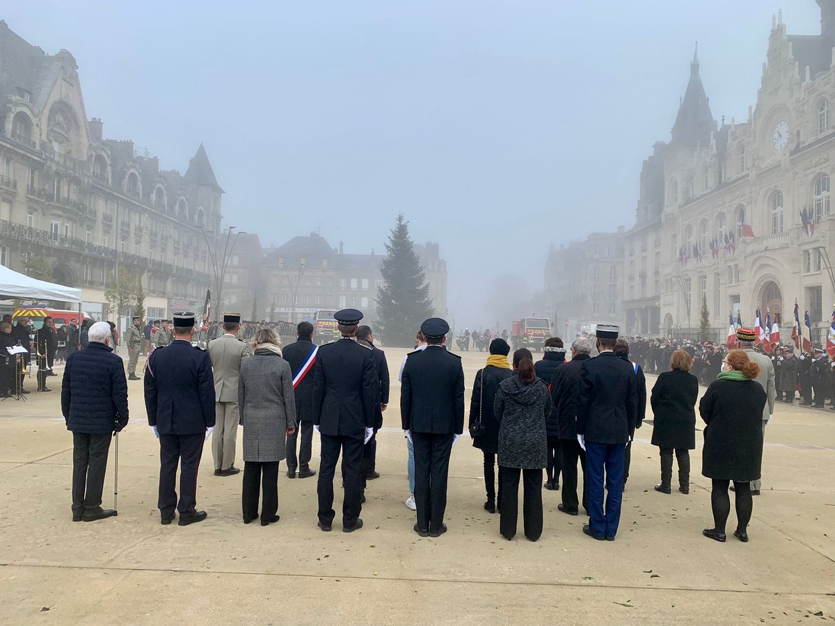 SDIS des Ardennes (@sdis08) on Twitter photo Le colonel @delcroixf, Chef de Corps des #Pompiers08 était présent ce matin aux côtés des autorités, Place de l’Hotel de Ville, à @Charleville, afin de célébrer le 103eme anniversaire de l’#Armistice1918 en hommage à tous les morts pour la 🇫🇷 <a href="/BleuetFrance/">Bleuet de France</a> <a href="/PompiersFR/">Pompiers de France</a> Le colonel @delcroixf, Chef de Corps des #Pompiers08 était présent ce matin aux côtés des autorités, Place de l’Hotel de Ville, à @Charleville, afin de célébrer le 103eme anniversaire de l’#Armistice1918 en hommage à tous les morts pour la 🇫🇷 <a href="/BleuetFrance/">Bleuet de France</a> <a href="/PompiersFR/">Pompiers de France</a>