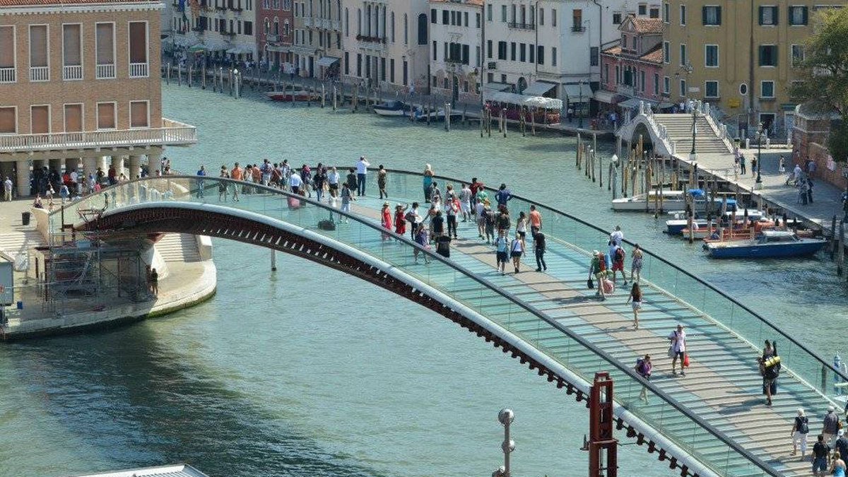 fservidio's tweet photo. Ponte della Costituzione, Venecia.
Arq. Santiago Calatrava.
11.5 millones de dólares, 81 mts.
Acá, un nadie, hizo un túnel por 18 millones de 85 mts.
Ud. no desconfiaría? https://t.co/2fL43L300R
