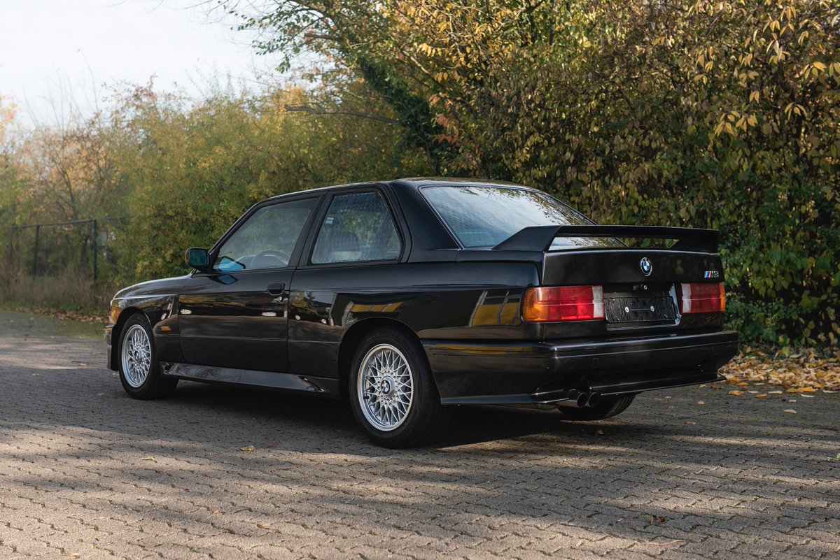 collectingcars_'s tweet photo. 🇩🇪 *LIVE AUCTION* 

This E30-generation BMW M3 is a superb example of the DTM homologation special, finished in a timeless factory colour scheme and in excellent overall condition.

Details: https://t.co/qayV4Vk2BK

#CollectingCars https://t.co/OSrFvodTxd