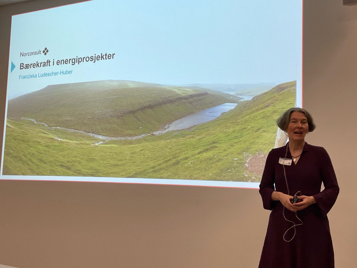 NorconsultAS's tweet photo. I forrige uke var vi vertskap for #Kraftkvinnene, et nettverk for kvinner i fornybarnæringen, som omfatter alle fagdisipliner og forretningsområder i energiselskapene.  Les mer om Kraftkvinnene og meld deg inn her: https://t.co/XauZNSV7Rn¨¨ https://t.co/CEDwLaseHN