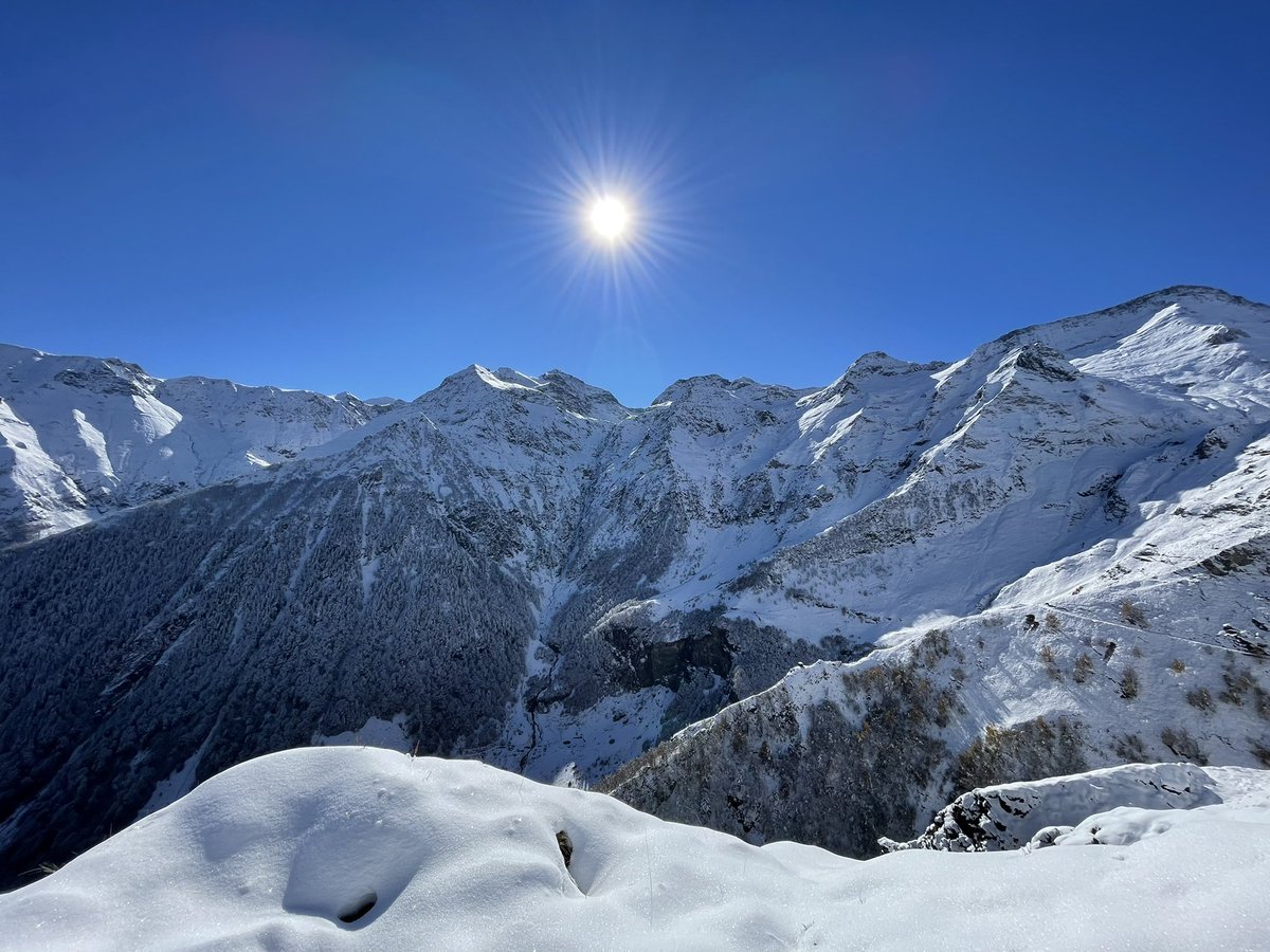 sbx98's tweet photo. Quelques vues de la rando du week-end dernier en Ariège à la découverte des premières neiges ! Jusqu’à 70cm localement au Pic du Crabère @Meteo_Pyrenees #pyrenees https://t.co/Dpwf8y3dA0