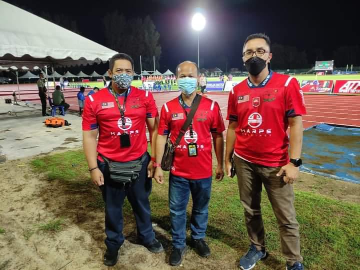 Kerja-kerja pemasangan elektrik bagi pemasyhuran stadium sempena Kejohanan Ragbi Terengganu 7 Sebelah Piala Tengku Muhammad Ismail yang akan bermula pada 12 November 2021. <a href="/yusufghani200/">تذكرة</a> <a href="/HasliJKR/">Hasli Ibrahim (Ir. Dr.)</a> <a href="/rozniazwar/">Ir. ROZNI</a> <a href="/hanizanshaffii/">hanizan</a> <a href="/husinmjkre/">Husin Mustafa</a> <a href="/noorashikinmt/">noorashikin tamimi</a> <a href="/JKRTerengganu/">JKR Terengganu</a> <a href="/JKRElektrik/">Cawangan Kejuruteraan Elektrik Ibu Pejabat</a>