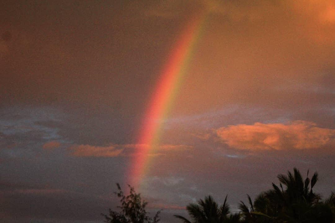 jemcagayan's tweet photo. So near yet so far! 🌈

#Rainbow

📸: Jeromie Cagayan × Jhonna Cagayan
11.11.2021_05:10pm
📍: Dao, Balud, Masbate
#rainbow
#weekdayssunsets
#November2021
#sunset
#sunlover
#sunph
#redsky
#Novemberrainbow
#selenophile
#heliophilia
#philippines
#masbate
#love
#Godscreation https://t.co/R2Atv1Hm3f