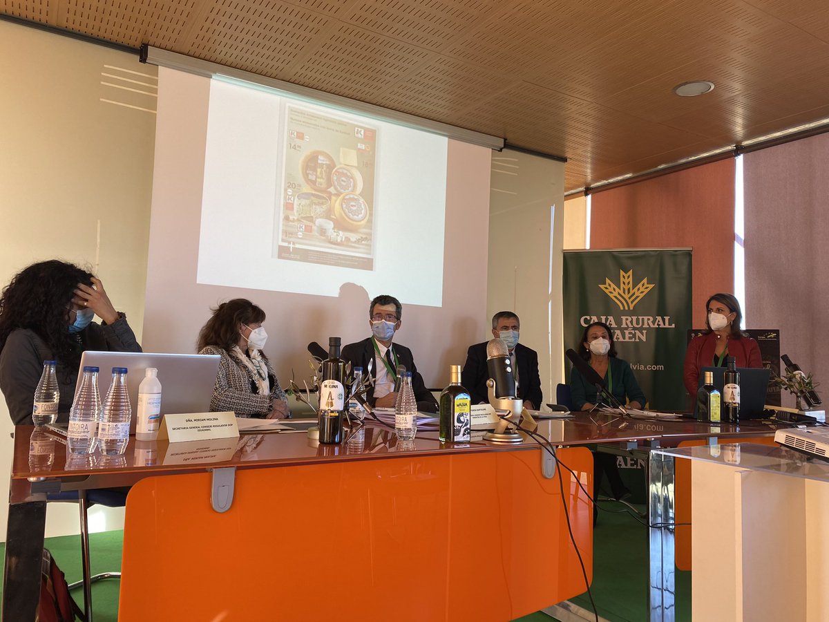 Mesa redonda en nuestras #JornadasMaginaOrigen con la participación de <a href="/CalidadDiferen/">Calidad Alimentaria, Diferenciada y Ecologica</a> <a href="/AgriculturAnd/">Consejería AgriPesca</a> <a href="/queso_idiazabal/">Queso Idiazabal</a> <a href="/OrigenEspana/">Origen España</a> <a href="/TerneraGallega/">IGP Ternera Gallega</a> <a href="/pimenton_vera/">DOP Pimentón Vera</a> para tratar la problemática común de las marcas y uso de nombres geográficos #dop #igp #calidaddiferenciada
