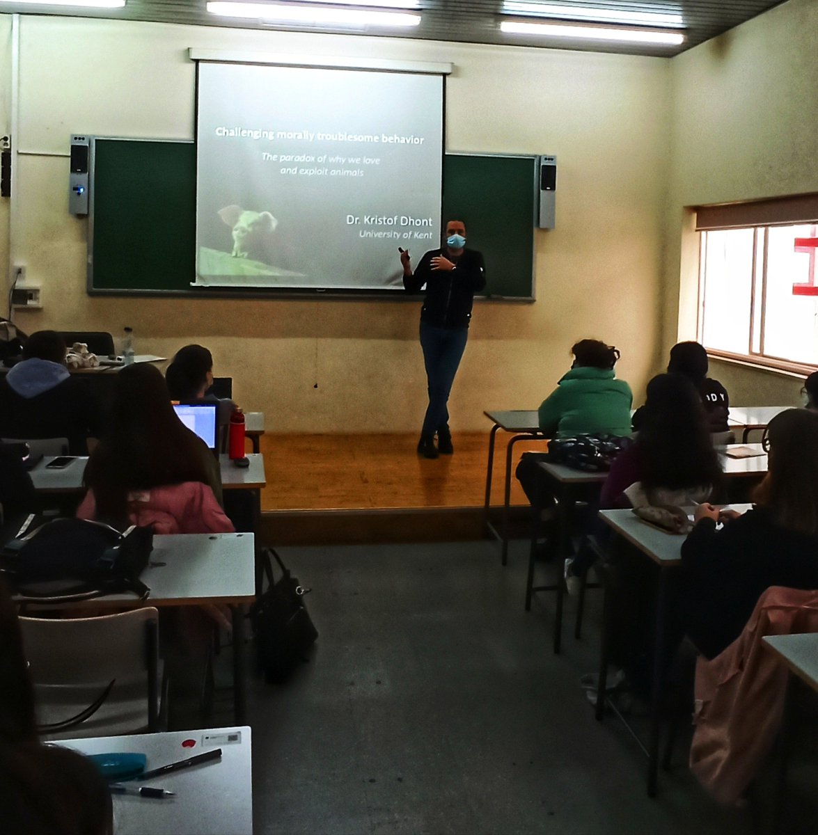 Thanks a lot @kristof_dhont for your very interesting talk for the psychology students in @CCEducacionUCO on #WhyWeLoveAndExploitAnimals 
<a href="/KentPsychology/">Psychology at Kent</a>