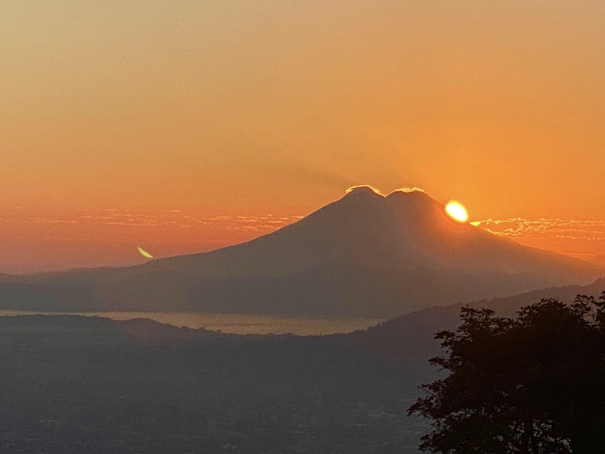 PenchoDuque's tweet photo. Amanecer… 🌅 https://t.co/RURpLPB5Aw