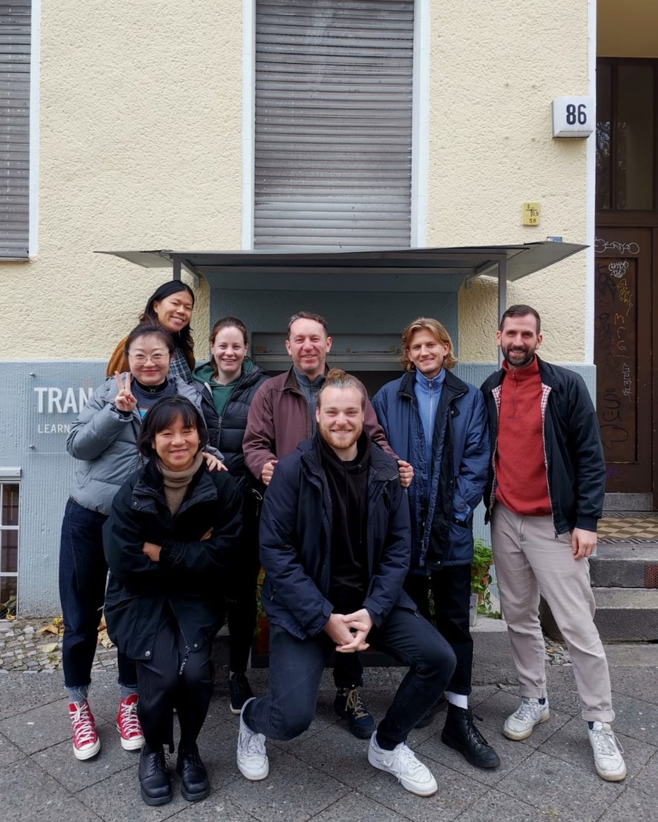 transmitterbln's tweet image. Hey guys! Join our up-coming B1.2 Weekender and complete B1.2 over six Saturdays💪 Look at the happy faces from the previous B1.1 course😍 !! #join #Weekendcourse  #transmitterberlin #transmitter   #daf #lerndeusch #deutschesprache #learninggerman #derdiedas #queergermancourses🦩