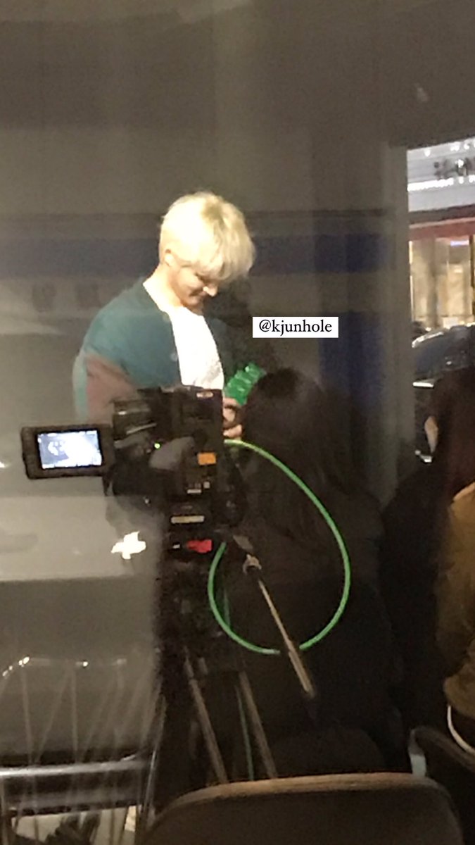 kjunhole's tweet image. after the live hanbin gave pepero to the 10 fans attending the broadcasting because today 11.11 is pepero day in korea 💖