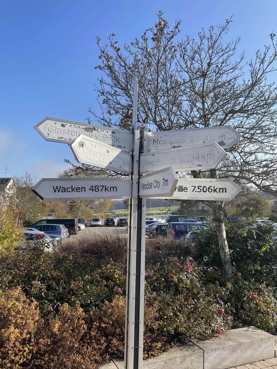 Just visited the king size music store that is Thomann, now off to Ansbach for tonight’s show!