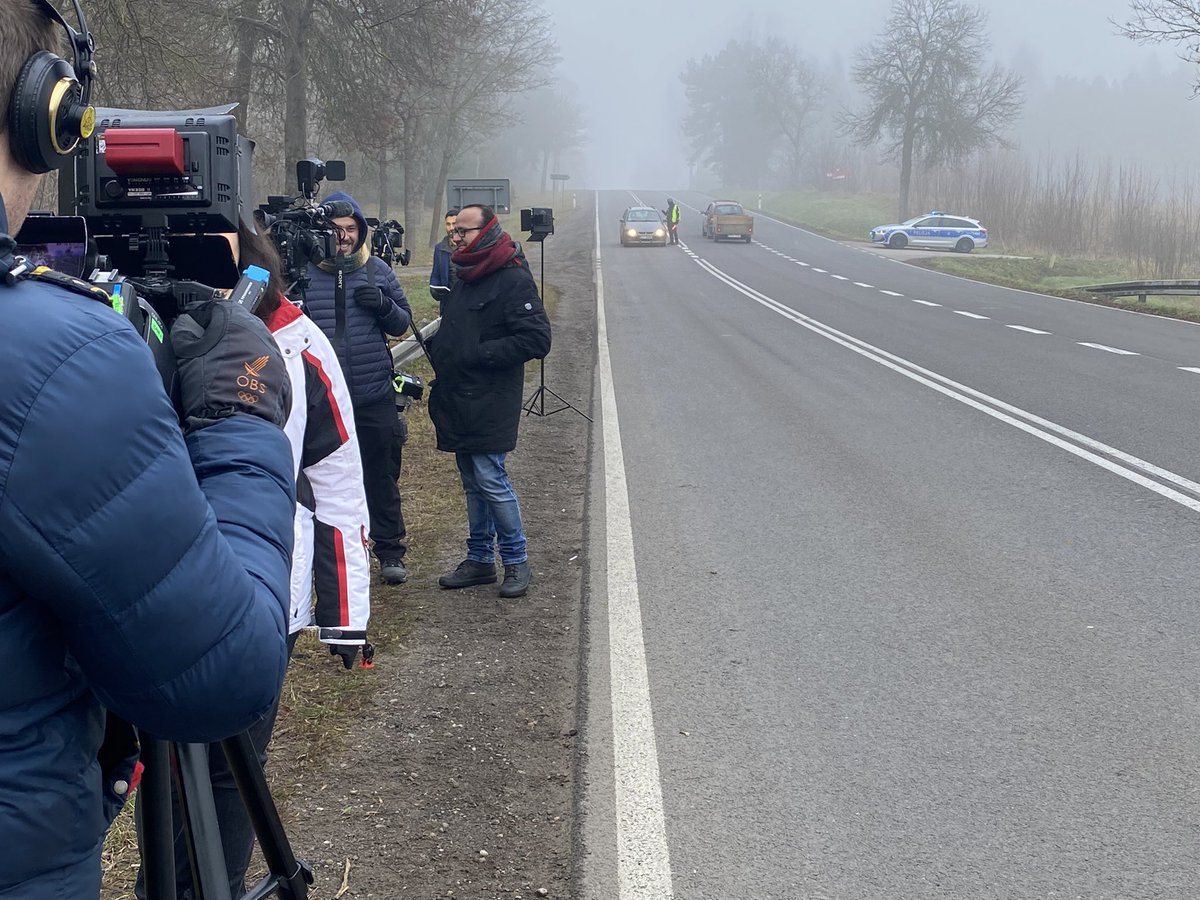prioriteiten op een rijtje: even per ongeluk in de bufferzone rond #Kuznica beland, onmiddellijk opgepakt en beboet door Poolse grenspolitie, intussen vriezen mensen dood nauwelijks drie kilometer verderop in #WitRusland #vtmnieuws