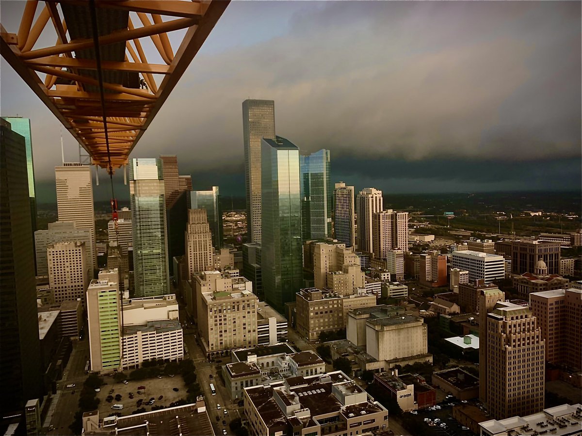cranedewd's tweet photo. @rodryanshow the #txcoldfront is coming! Hopefully it moves through quick. #houstonsunrise https://t.co/PXSXB4W85a