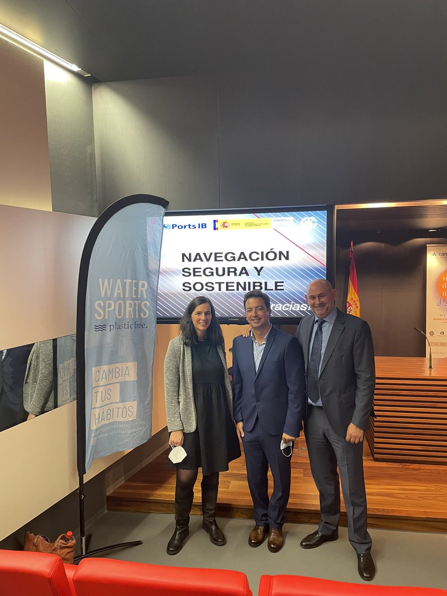 “Proyecto para la difusión de información esencial para la navegación marítima, portuaria y medioambiental a través de telefonía móvil”. Dña. Cristina Barahona Bellido, D. Luis Gascón Rius y <a href="/RevillaIgnacio/">IGNACIO REVILLA</a>.