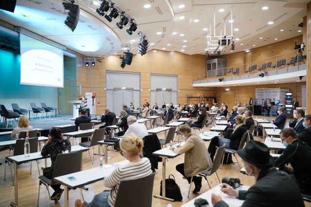 provention_EF's tweet photo. #News! 
14.30Uhr geht es in 2 Vortragssträngen sowohl um die Technik in Theorie und Praxis als auch um die Wissenschaftliche Betrachtung zur Thematik: „Gesunde Luft in Bildungseinrichtungen“. https://t.co/3tKPOm4yQy https://t.co/vXhYkZPQk7