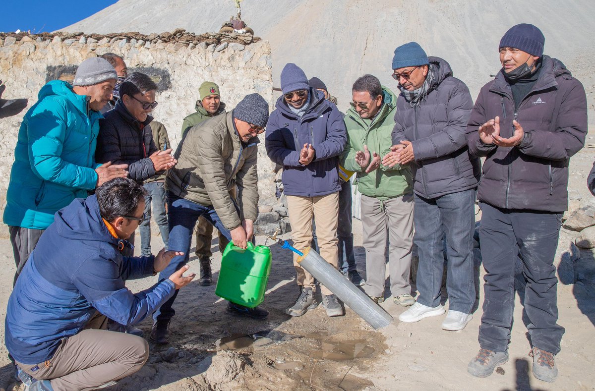 kstanzinladakh's tweet photo. #HarGharJal is truly changing lives with the ease of living in subzero temperatures.
#Zeroborder village #BukChushul in Leh district where every house now has an assured tap water supply. Thank you @jaljeevan_ @Vidurji @sahuajeet
@ShrikantS_H
@Iyervval @rohinverma2410 https://t.co/uHjsqD74P5
