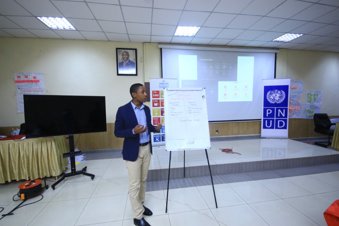 AbiyahDavid's tweet photo. Innovative solutions come well packaged,  as en entrepreneurs, the understanding of your solution/product is the best first step towards market penetration. 

@PNUDBurundi 
@mincotim 
@MESRS4 
@BujaHub
@KwaNtare
#bujainnovationweek 
#Burundi
#BujaHub https://t.co/e820jrWRrF