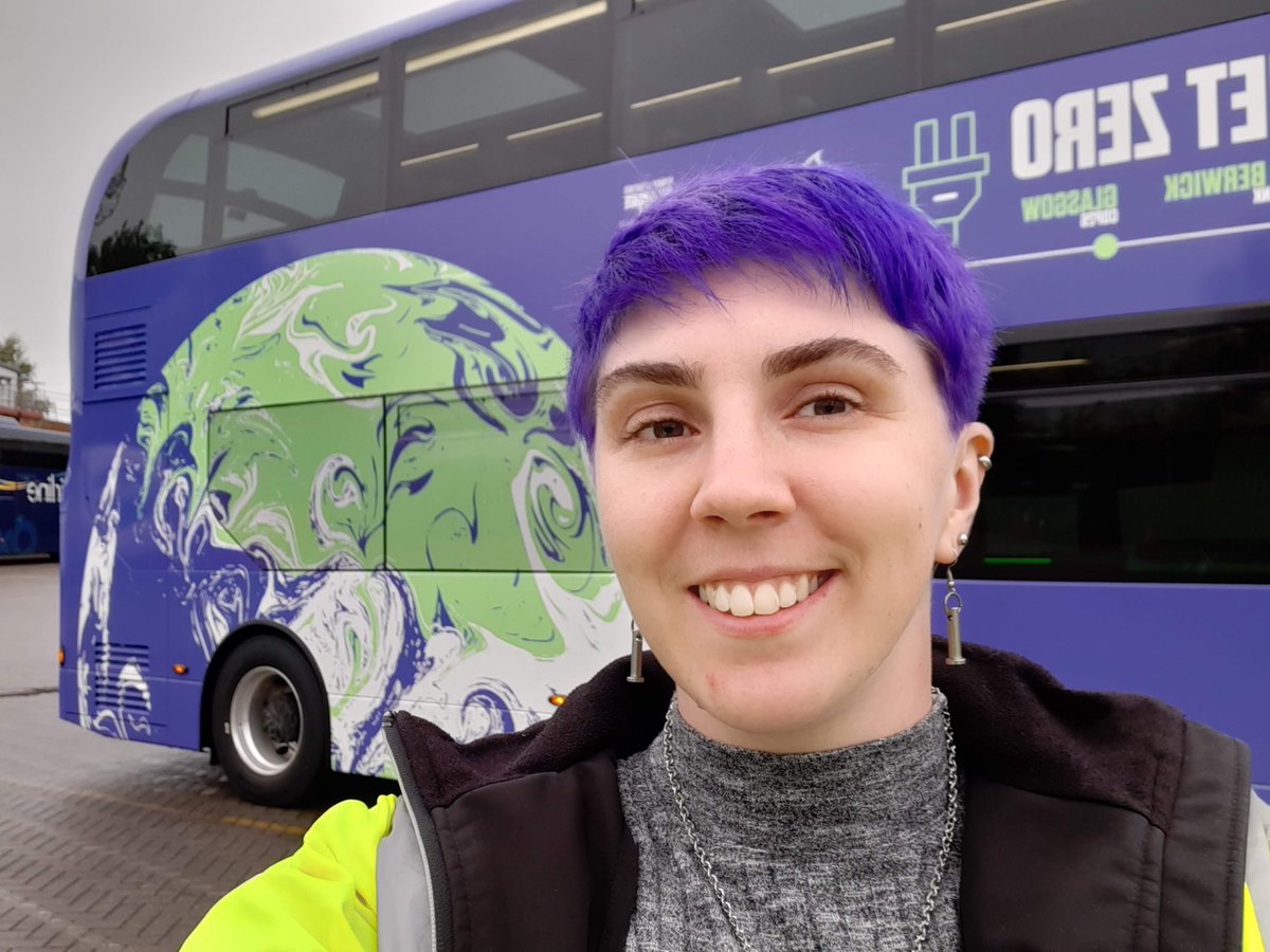 EmCBarnes's tweet photo. So I did try to match my new hair colour to the #RoadtoRenewables bus (and didn't it turn out so well?!) but matching the #Move21 logo was a happy accident... https://t.co/ek2VKTRbGM