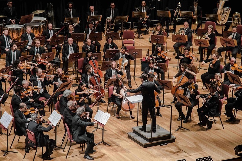 🎻 La <a href="/OSNArgentina/">Sinfonica Nacional</a> volverá al escenario del Auditorio Nacional de @elCCKirchner mañana viernes 12 de noviembre a las 20 h. 

🎻 En este concierto interpretarán obras de los compositores A. Dvorak, Edvard Grieg y Alberto Williams. 

🎻 + Info 👉 bit.ly/3ksqutU