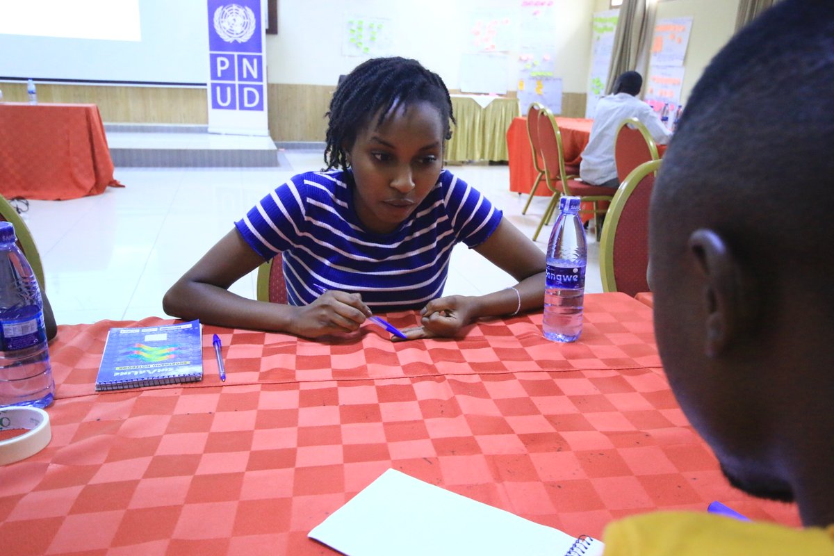 BujaHub's tweet photo. Présenter un pitch deck dans un minimum de temps possible à différents interlocuteurs avec différentes interventions, voilà un challenge auquel fait face les 40 entrepreneurs préselectionnés pour le concours de l'#innovationweek .

@PNUDBurundi
@mincotim  
#bujainnovationweek https://t.co/NbrRivHq2M