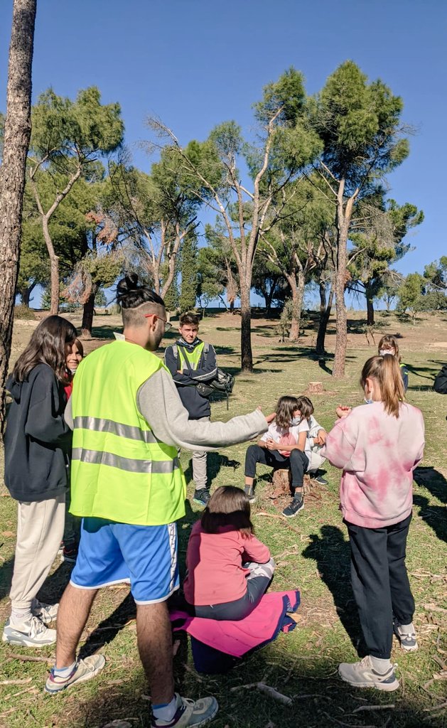EscuelaIdeo's tweet photo. Hoy #bicicletada, de 6° #primaria, y juegos en la #naturaleza con la ayuda del alumnado de #TECO y #TSEAS #actividadfisica #IdeoFP #Formaciónprofesional https://t.co/eivMJfPBbt