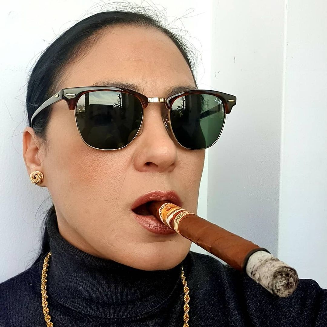 #Repost
///@danays_leon: #memories #covidconfinement

"Only those who dare to fail greatly can ever achieve greatly."

Robert F. Kennedy

Wish you a wonderful week my friends! ✨

La Aurora Cameroon  1903 
Cetros Cristal Tube 
41x 6⅜"