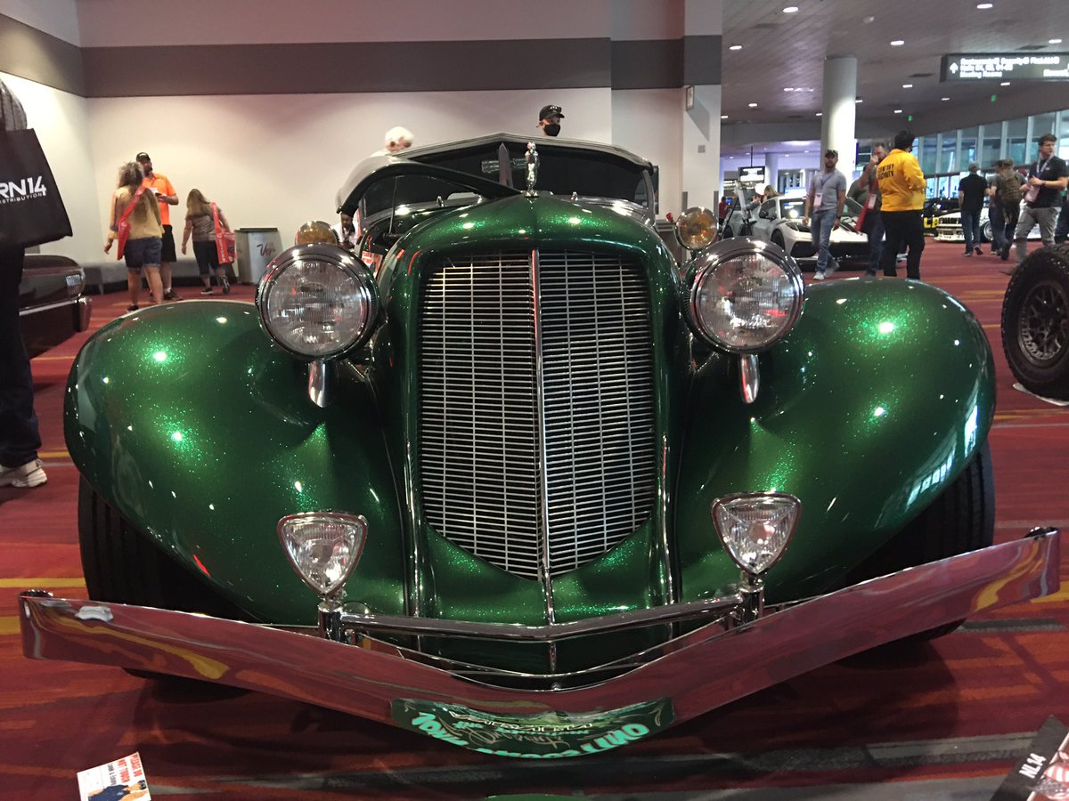 Classic_Chrome_'s tweet image. #SEMA2021 #classiccars #classicchrome #danalovescars