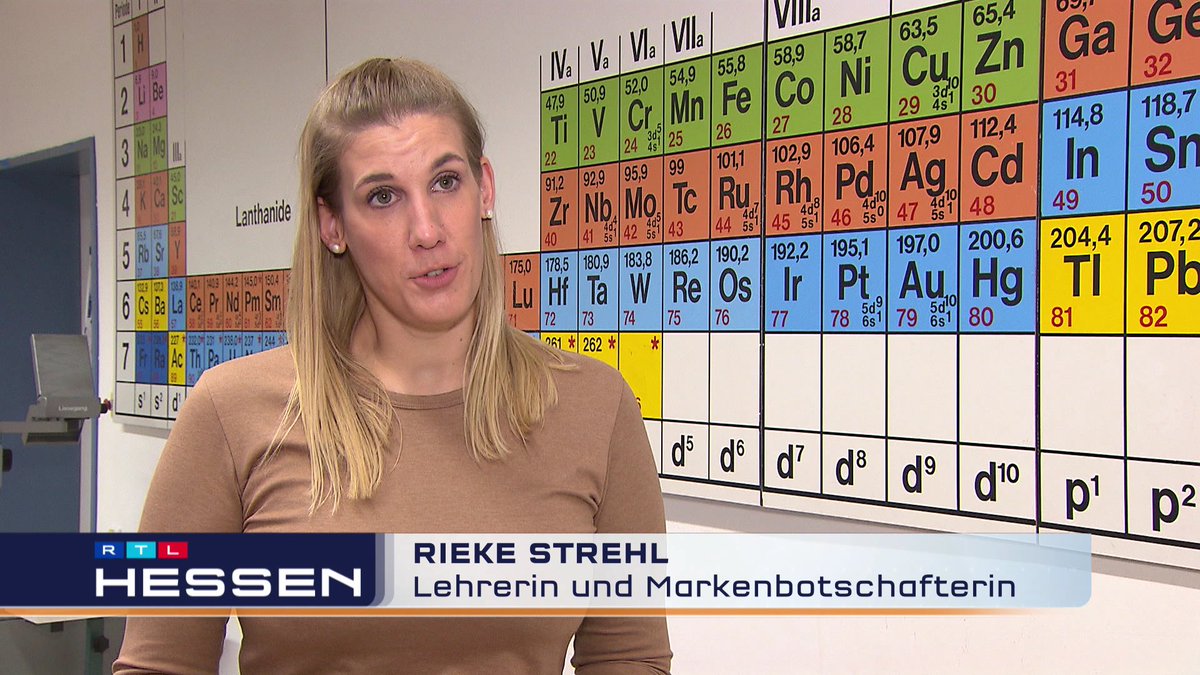 RTLHessen's tweet photo. Influencer als Lehrer: Hier in #Offenbach schmeißen Social Media Stars den Schulunterricht.

VIDEO▶️https://t.co/J7kO06iMXS https://t.co/qr6QbwiuF9