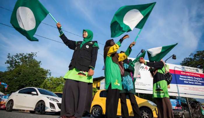 jihadwatchRS's tweet photo. Malaysia: Kelantan state criminalizes leaving Islam, penalty is three years prison, $1200 fine or caning https://t.co/66DSkwVBVY https://t.co/mcmhJGakdT