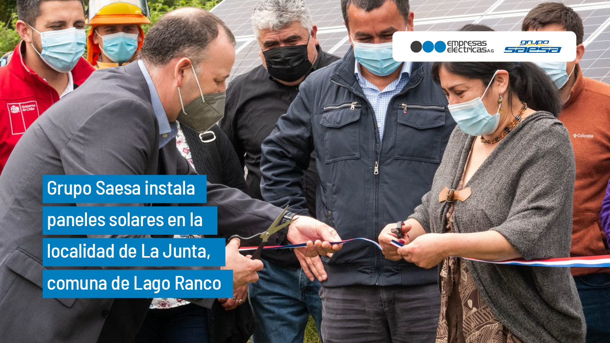 EElectricas's tweet photo. Nuestro asociado Grupo @saesa instaló un sistema de respaldo de energía con paneles solares en La Junta, comuna de Lago Ranco, que permitirá a alrededor de un centenar de familias disponer de agua potable de manera continua + info aquí https://t.co/CwJvFWmMnf #JuntosconEnergia https://t.co/xnIAYiTw25