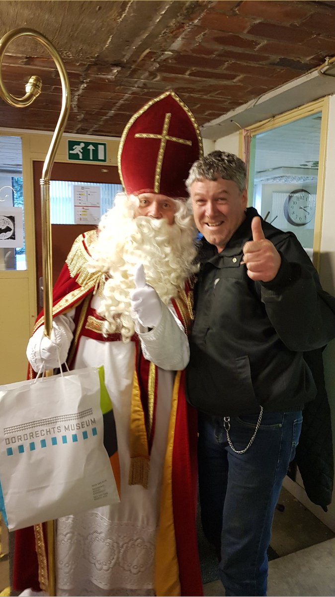 joshua_josprijs's tweet photo. Zojuist bezoek gehad op het werk.
#Ggnet #Apeldoorn .
Wat een verrassing.
#sinterklaas https://t.co/Qa4a1XxEwq