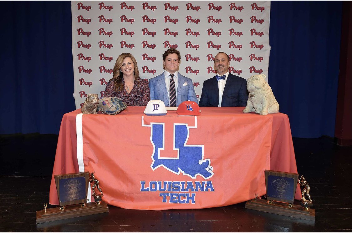 EliBerch's tweet photo. Official🖊 @LATechBSB @LaneBurroughs23 @CooperFouts @MitchGaspard @millermatt926 #godogs https://t.co/dqaMkrZKyf