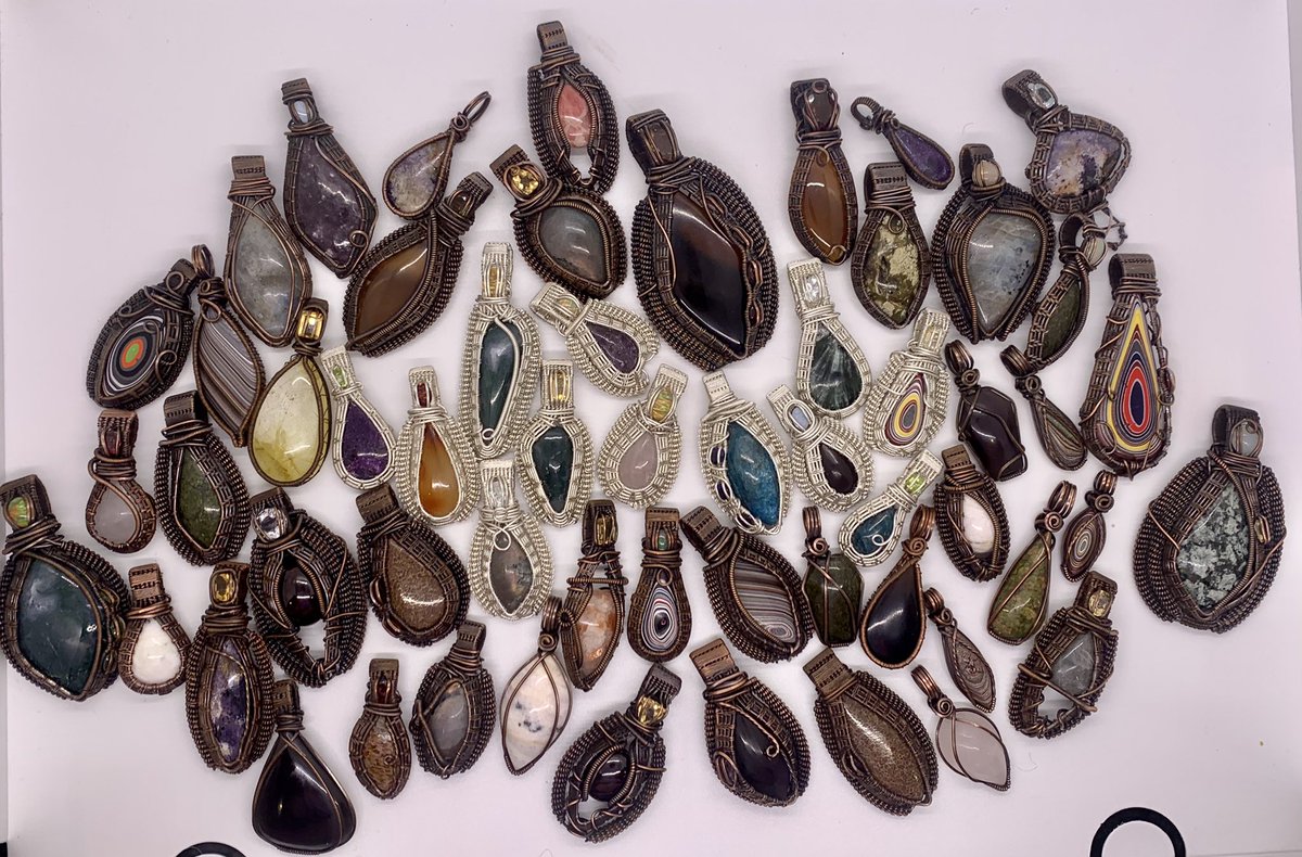 how it started vs. how it’s going

happy 1 year anniversary to my business:,)