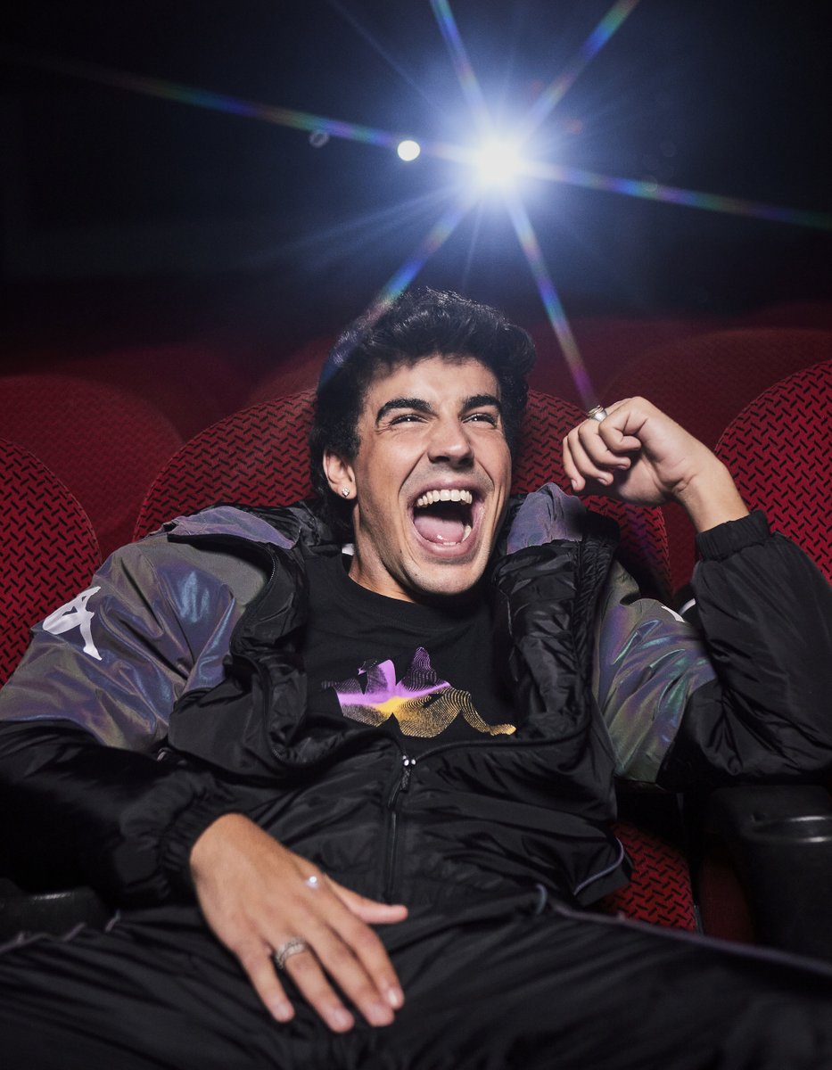 KappaSport_ES's tweet photo. "Cuando preparo un personaje es el momento de volar.." @oscar_casas_ actua en esta ocasión como protagonista de la campaña #KEEPPerforming 🔝 Descubre más en nuestro IG y la línea Authentic en https://t.co/VJOqCTb9Zg
#Kappa #KappaAuthentic https://t.co/1sBcTrNJs2