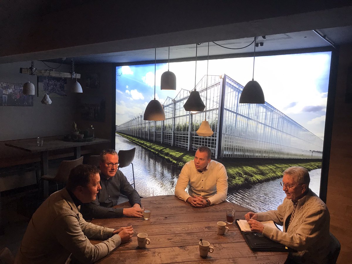 In een voormalig bankgebouw in ‘s-Gravenzande heeft <a href="/WestlandAdvies/">Westland Adviesgroep</a> een prachtige afbeelding aan de muur. Westlandser kan het niet! Aan de tafel interviewde ik vertegenwoordigers van De Bruin Fietsen, Westland Adviesgroep en <a href="/FietsersbondW/">Fietsersbond Westland</a> . Benieuwd waarover? Lees Streamer!