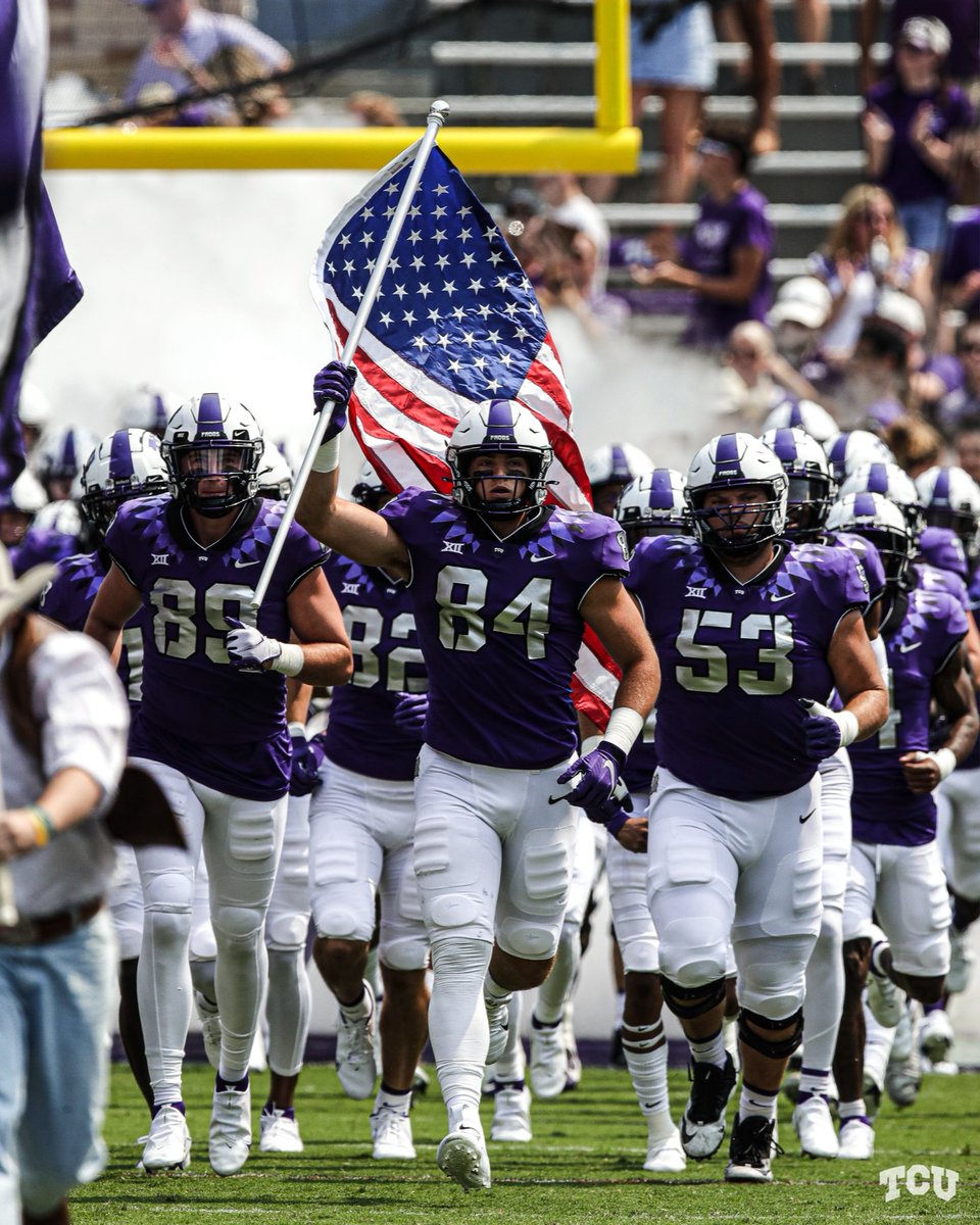 TCUFootball's tweet photo. To all that have served, thank you 🇺🇸

#GoFrogs | #VeteransDay https://t.co/9gVzhmKRKB