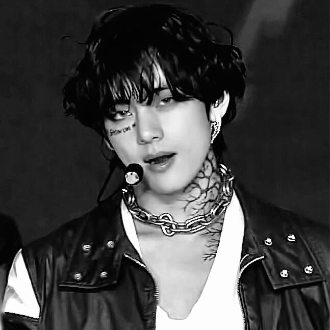 taehyung pics tweet media