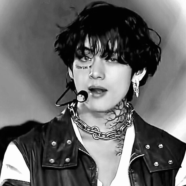 taehyung pics tweet media